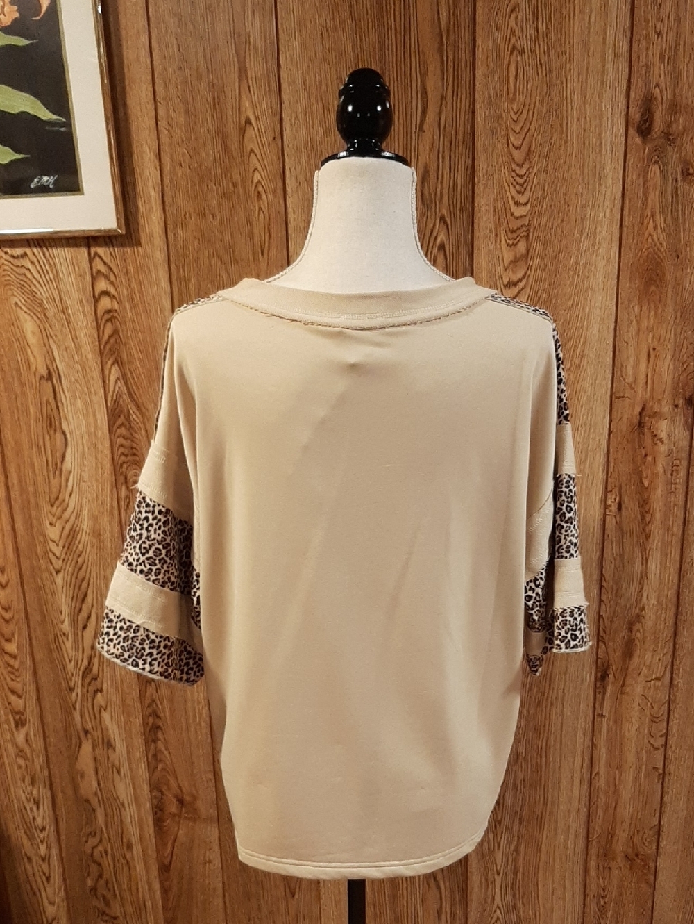 🥀🍋NWT BiBi V-Neck Short-Sleeved Cream and Cheetah Top (S)🥀 - Picture 5 of 7